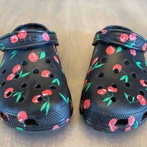Crocs Classic Clog - cherry pattern